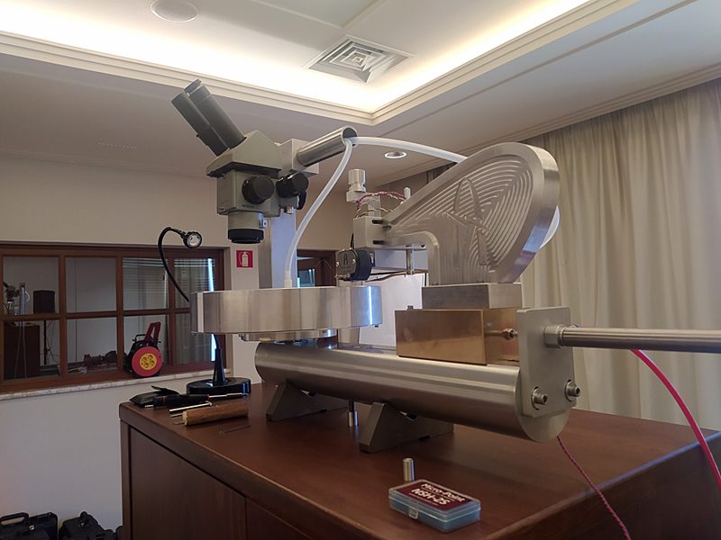 A Glasgow Analog recording lathe set up beneath a stereo-zoom microscope